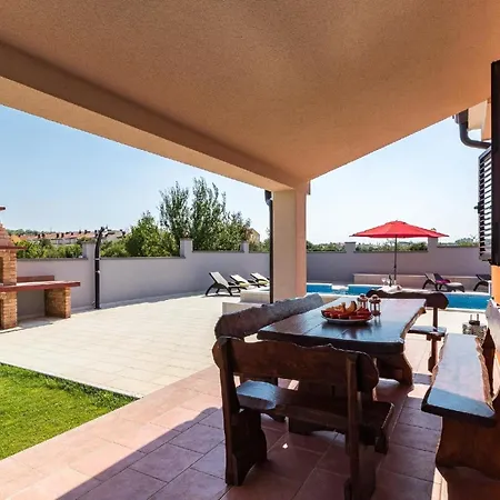 Mit Privatpool Fuer 14 Personen Ca 350 Qm In Pula, Istrien Istrische Riviera